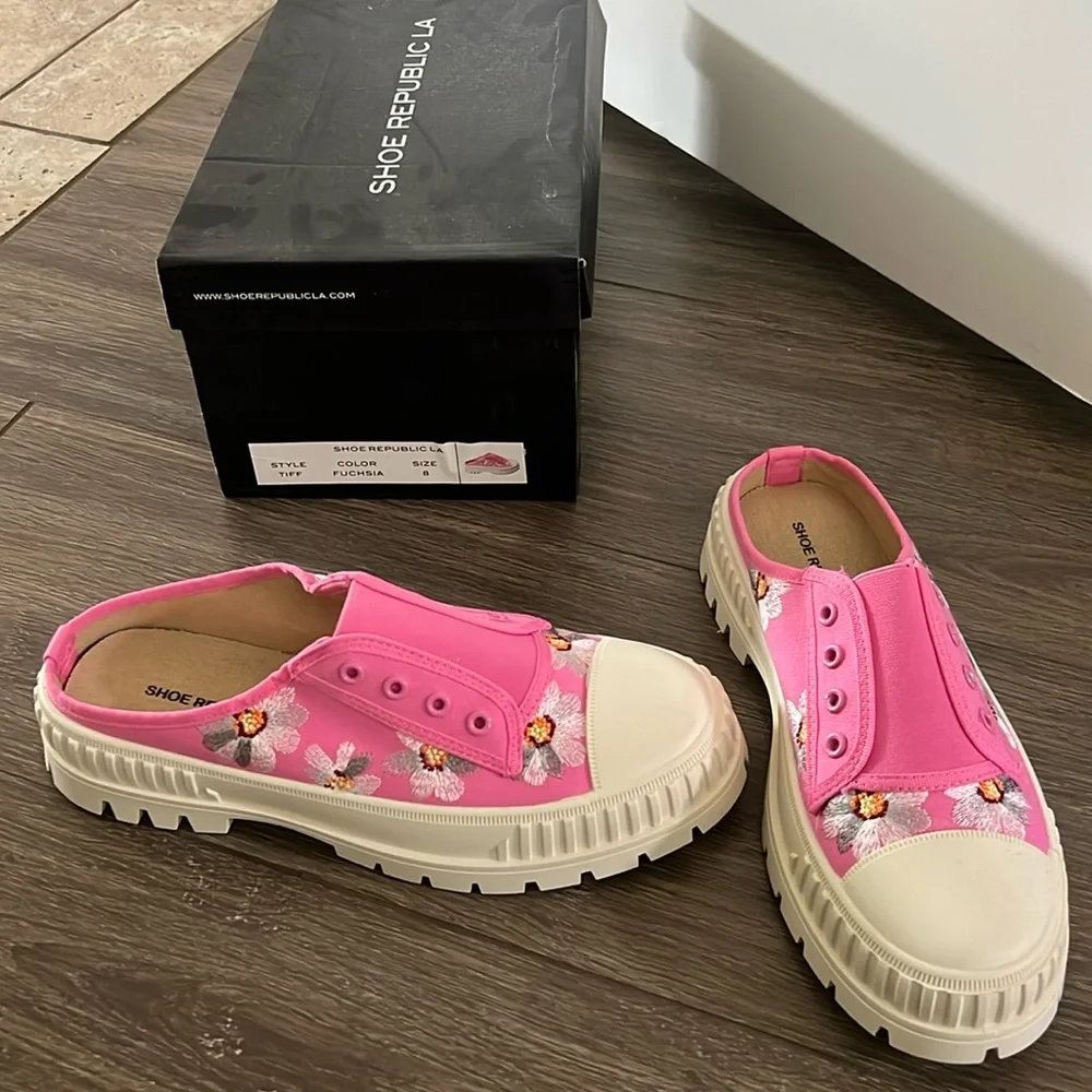 Shoe Republic LA Hot Pink Daisy Embroidered Slip-On Platform Sneakers